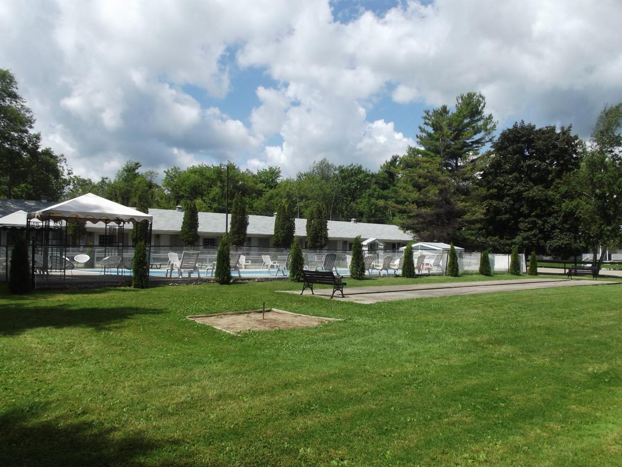Colonial Resort-1000Islands Gananoque Εξωτερικό φωτογραφία