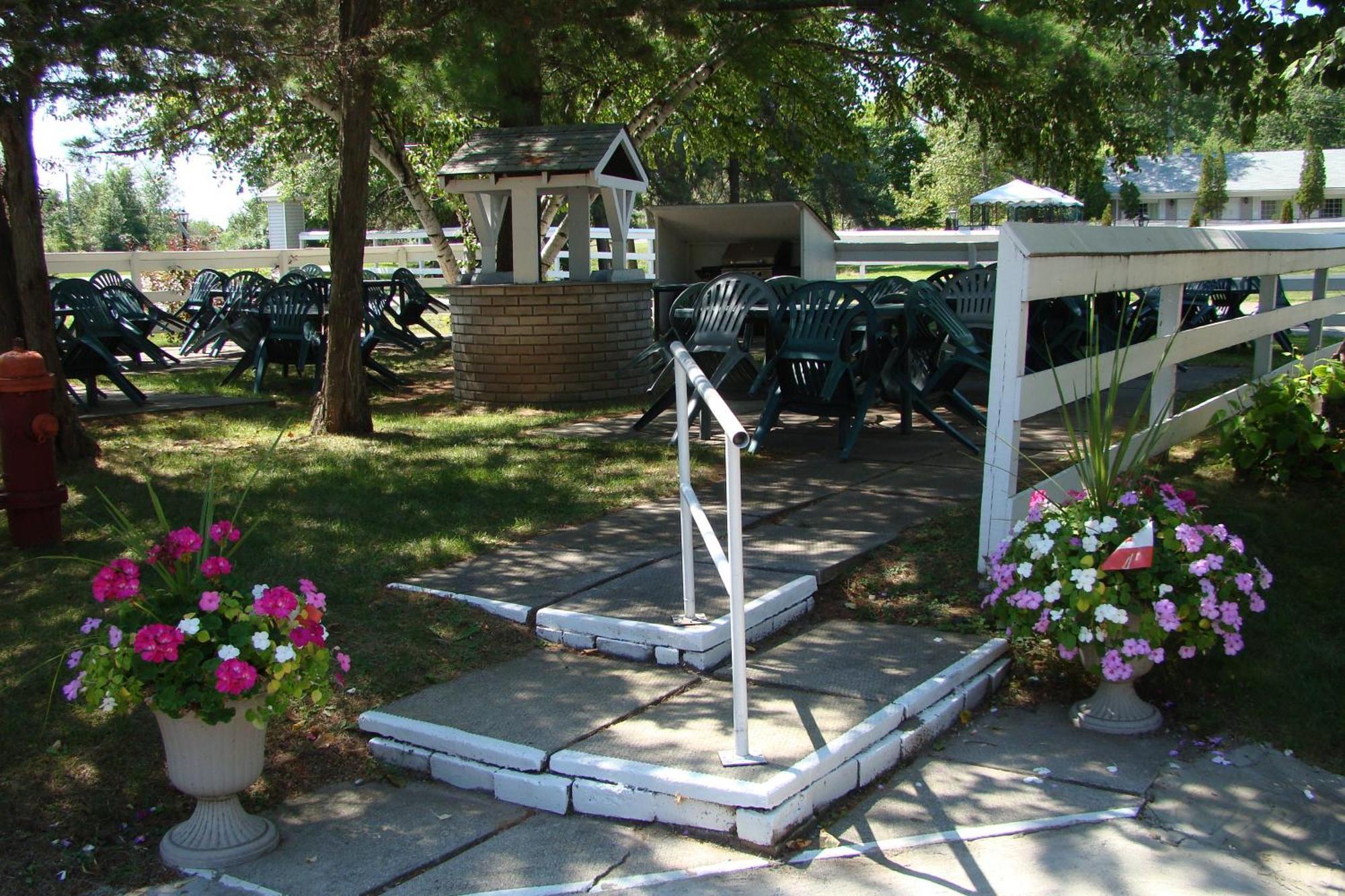 Colonial Resort-1000Islands Gananoque Εξωτερικό φωτογραφία