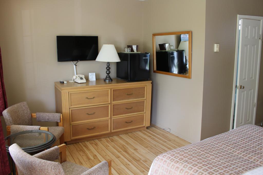 Colonial Resort-1000Islands Gananoque Εξωτερικό φωτογραφία