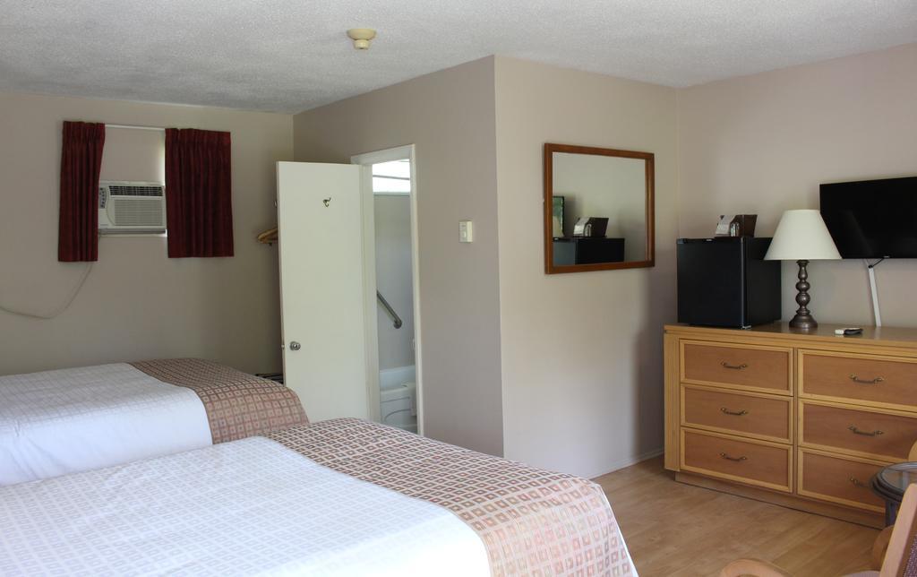 Colonial Resort-1000Islands Gananoque Εξωτερικό φωτογραφία