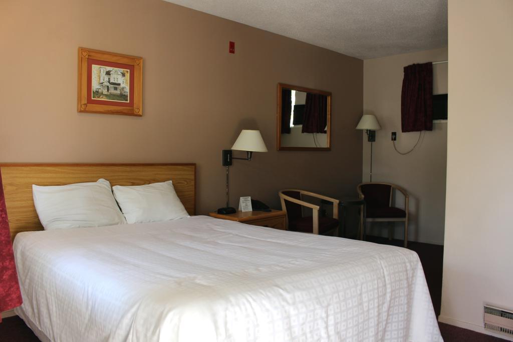 Colonial Resort-1000Islands Gananoque Εξωτερικό φωτογραφία