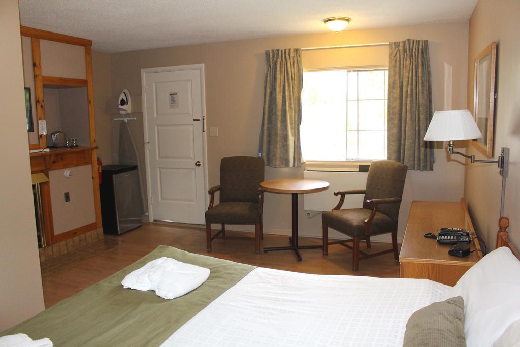 Colonial Resort-1000Islands Gananoque Εξωτερικό φωτογραφία