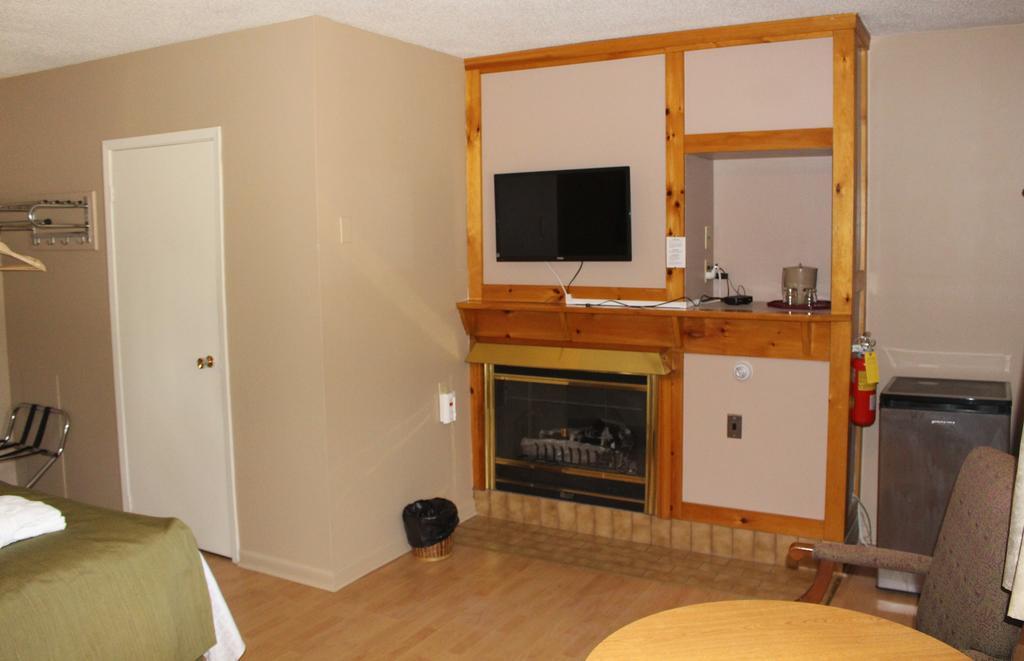 Colonial Resort-1000Islands Gananoque Εξωτερικό φωτογραφία