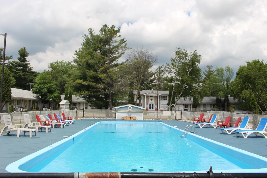 Colonial Resort-1000Islands Gananoque Εξωτερικό φωτογραφία